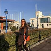 Estudiante universitaria y antigua alumna de ikastola con título C1 imparte clases de euskera